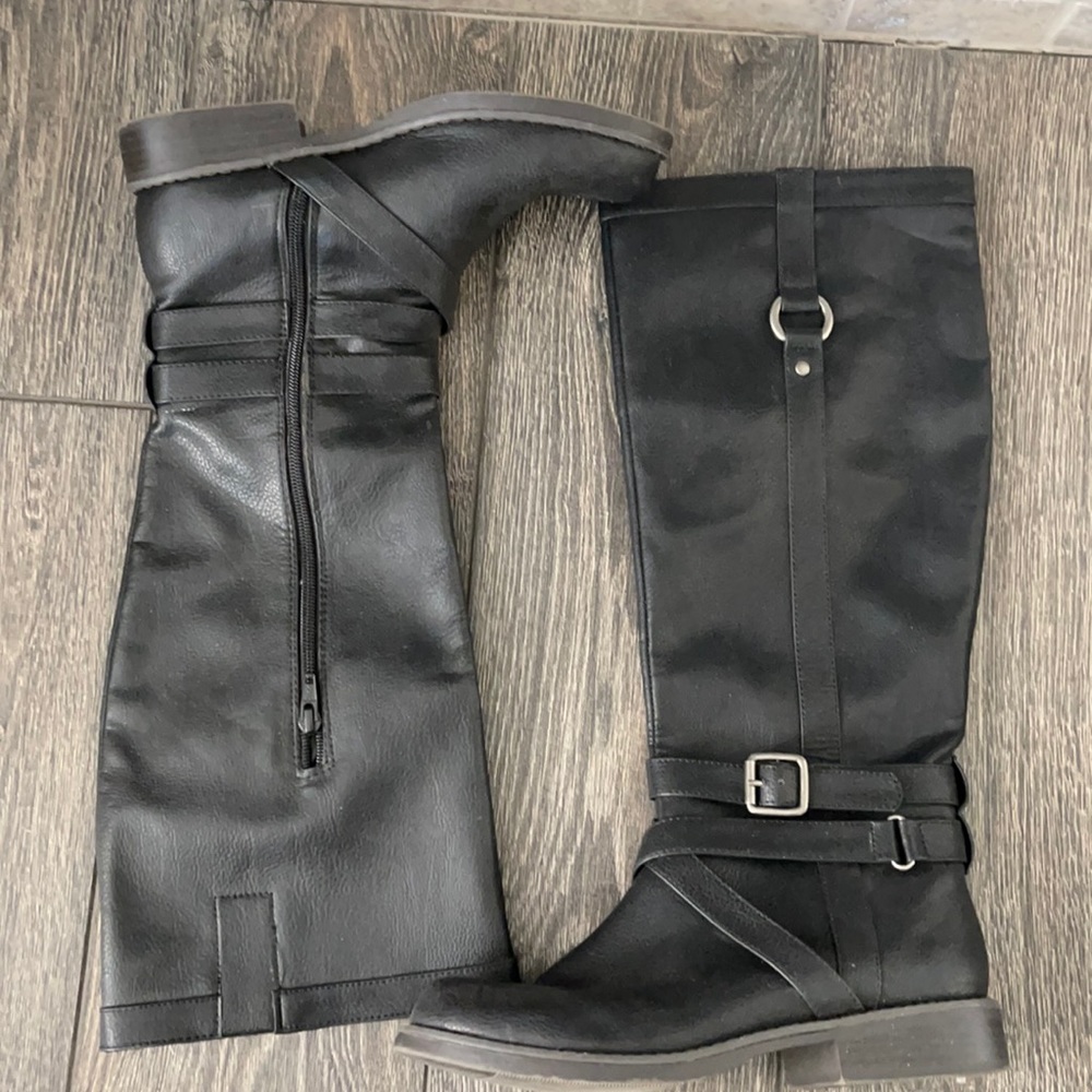 Women’s black boots